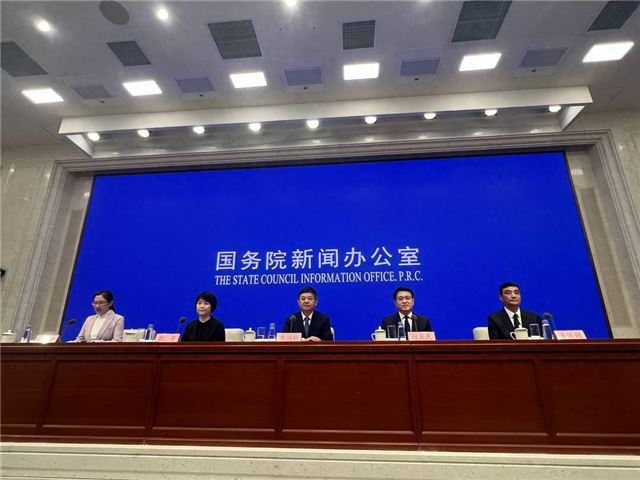 生态环境部部长：去年重污染天数较十年前下降83% “北京蓝”渐成常态